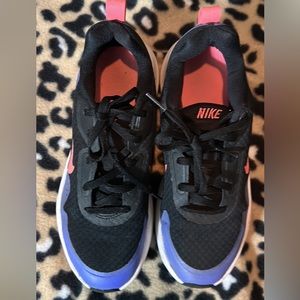 Nike Girls Size 3.5Y Purple, Black & Pink shoes. LIKE NEW!!! ⭐️🎁